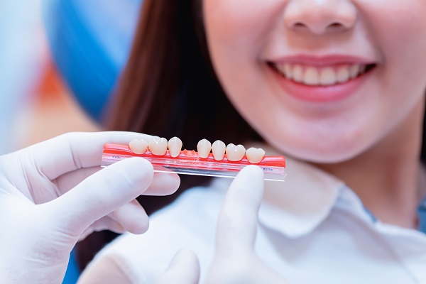 How A Cosmetic Dentist Can Restore Teeth With A Dental Crown