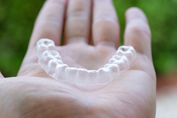 Invisalign Vs  Lingual Braces